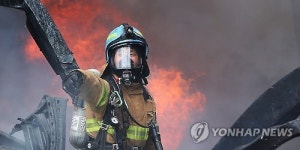 화마와 싸우는 소방대원