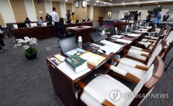 환노위 국감, 장관 사과 요구하다 정회