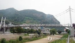 춘천 강촌 명물 출렁다리 30년만 재현돼 개통