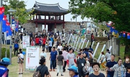 인파 북적이는 홍주성