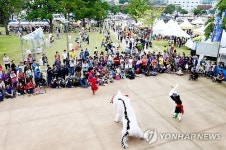 인파 북적이는 홍주성