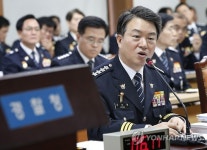국정감사 답변하는 강신명 경찰청장