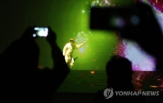 화려한 홀로그램 뱀부쇼