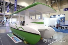 면허증 필요없는 태양열 6인승 보트