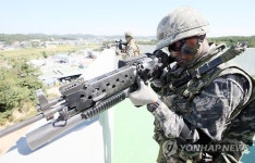 시가지 침투 훈련하는 한·미 해병대원