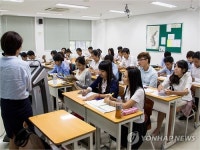 한국어 배우는 캄보디아 학생들