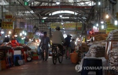 메르스에 AI까지 불황에 빠진 전통시장