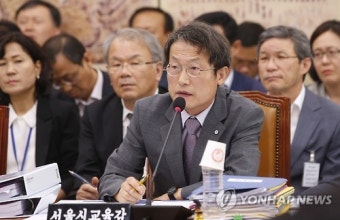 답변하는 조희연 교육감
