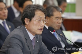 답변하는 조희연 교육감