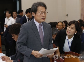국정감사장 들어서는 조희연 교육감