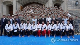 조정원 세계태권도연맹 총재, 미국육군사관학교서 기념촬영