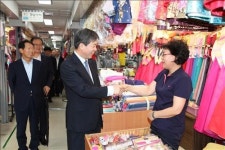 부산국세청, 추석맞아 전통시장 장보기 행사
