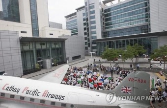 호주발 홍콩행 여객기 엔진 화재로 발리 비상착륙