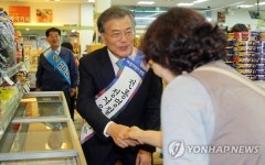 감전시장 찾은 문재인 대표