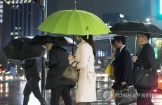 충북 흐리고 비…돌풍·천둥 주의