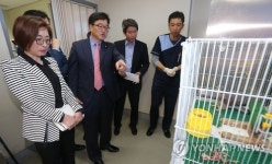 야생동물치료센터 둘러보는 환노위 의원들