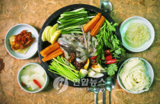 낙지 요리 맛보러 오세요…영암 독천 낙지거리 축제