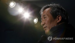 기자회견하는 정몽준 축구협회 명예회장