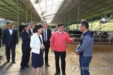 화성 또나따 목장 찾은 이동필 장관