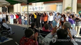 서천군립노인요양병원서 봉사자 재능기부로 가족음악회