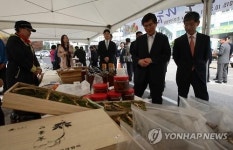 춘천지법, 나눔 마을 특산물 직판 행사 열려