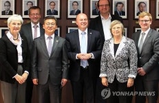 홍용표 남북 민간교류 이전에 비해 활성화
