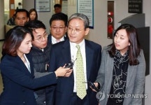 법정 향하는 김수창 변호사