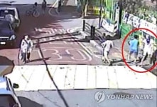 초등생과 툭…휴대전화 깨졌다 상습공갈 10대 검거