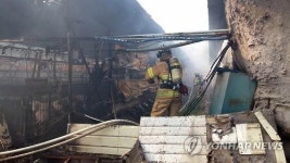 원주 돼지농가서 불…돼지 100여마리 죽어