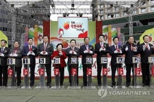 경북 사과 맛보세요…서울광장서 홍보 축제
