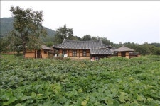 <주말 문화재 탐방> 고성 왕곡마을, 600년 세월이 빚은 촌락