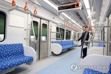 넓어진 신형 부산도시철도