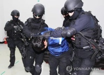 대테러 훈련하는 경찰 특공대