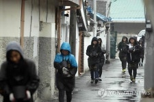 춘천 소양중 학생 용돈 10% 모아 4년째 연탄 기부