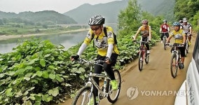 <길따라 멋따라> 하늘빛, 물빛 고운…옥천 향수 100리길