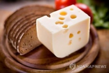 우유 재고 쌓이는데…수입 치즈, 시장 장악
