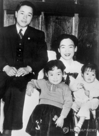 젊은 시절의 김영삼 가족