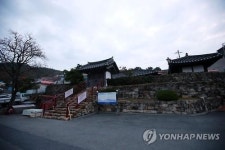 차분한 분위기의 김영삼 전 대통령 생가