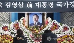 < YS 서거> 거제 고향 마을 분향소에 조문객 발길