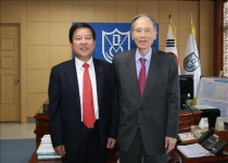 최충경 창원상의 회장, 경남대 북한대학원에 2억 전달