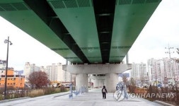 춘천 흉물 고가전철 하부, 공원으로 단장…내달 개방