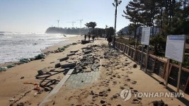 유실된 속초해변 산책로