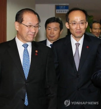 국무회의 입장하는 황우여 추경호