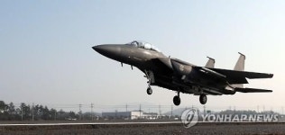 최신예 전투기 F-15K의 비상 착륙