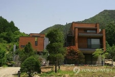 박경리 기 받자…토지문화관 글로벌 창작실로 부상