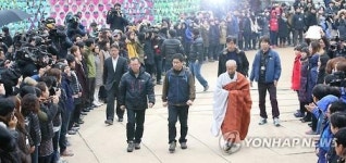 대웅전 향하는 한상균 민주노총 위원장