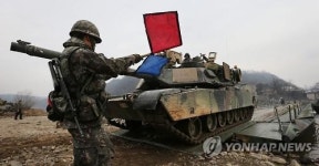 부교 건너는 M1A2 SEP