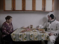 <새영화> 아파트 옥상에 우주선이 불시착?…