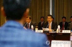 중소기업인과의 간담회 참석한 진웅섭 원장