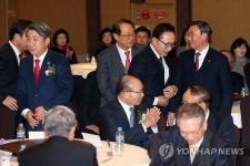 한 자리에 모인 MB의 사람들